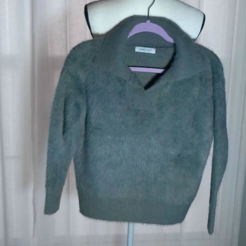 MISS CAT Long Sleeve V-Neck w/Collar Gray Fuzzy Hair Sweater S